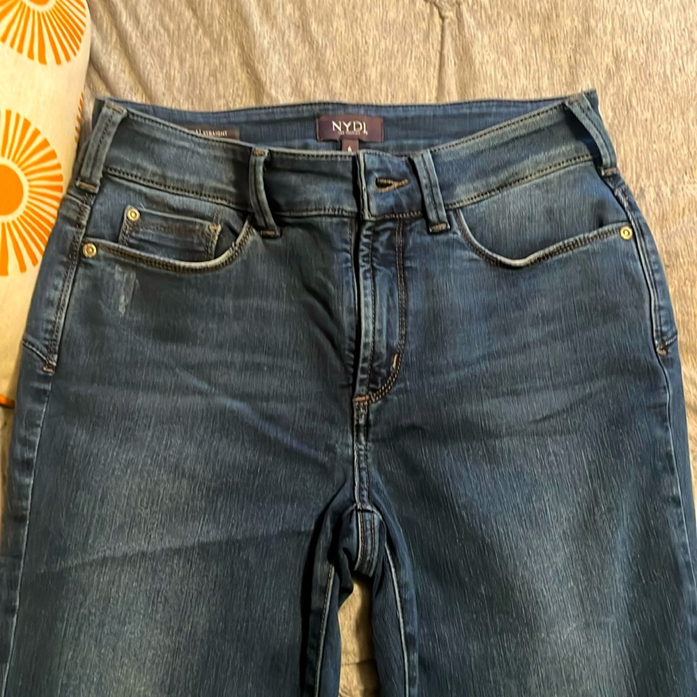 NYDJ STRAIGHT LEG JEANS